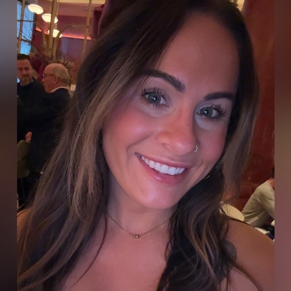 Meet your Posher, Taylor - Picture 2 of 4